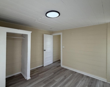 1018 Adams Street - Photo Thumbnail 5
