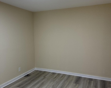 1018 Adams Street - Photo Thumbnail 10