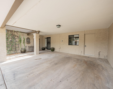 4922 N 42nd Way - Photo Thumbnail 2