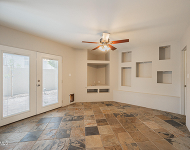 4922 N 42nd Way - Photo Thumbnail 6