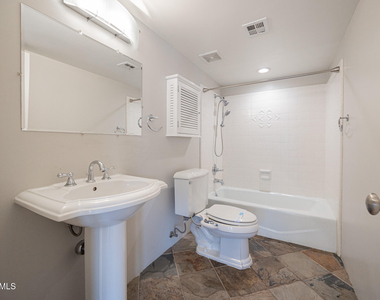 4922 N 42nd Way - Photo Thumbnail 7