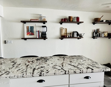 1711 W Montecito Avenue - Photo Thumbnail 5