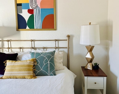 1711 W Montecito Avenue - Photo Thumbnail 8
