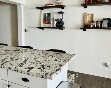1711 W Montecito Avenue - Photo Thumbnail 7
