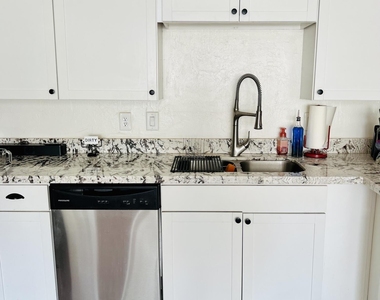 1711 W Montecito Avenue - Photo Thumbnail 6