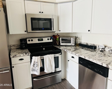 1711 W Montecito Avenue - Photo Thumbnail 3
