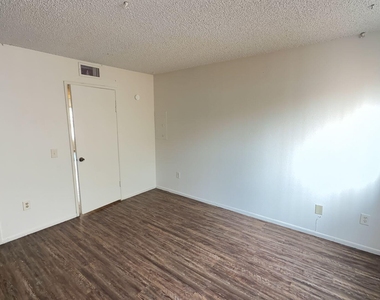 4418 N 53rd Lane - Photo Thumbnail 12