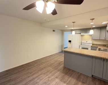 4418 N 53rd Lane - Photo Thumbnail 3