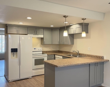 4418 N 53rd Lane - Photo Thumbnail 4