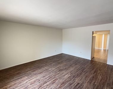 4418 N 53rd Lane - Photo Thumbnail 7