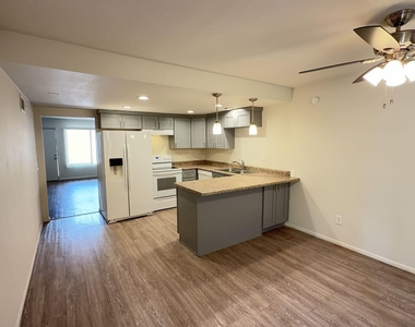 4418 N 53rd Lane - Photo Thumbnail 2