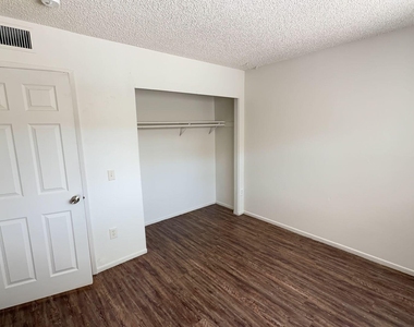 4418 N 53rd Lane - Photo Thumbnail 6