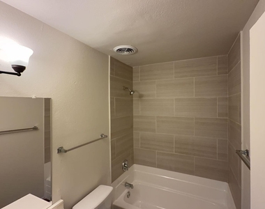4418 N 53rd Lane - Photo Thumbnail 8
