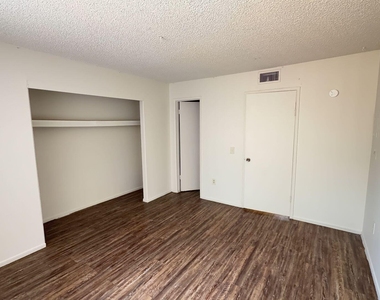 4418 N 53rd Lane - Photo Thumbnail 25