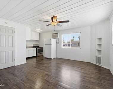 623 S Country Club Drive - Photo Thumbnail 3