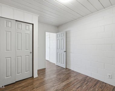 623 S Country Club Drive - Photo Thumbnail 9