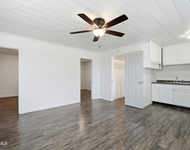 623 S Country Club Drive - Photo Thumbnail 2