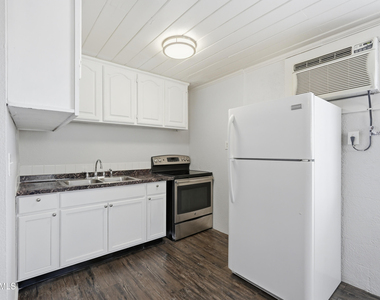 623 S Country Club Drive - Photo Thumbnail 6