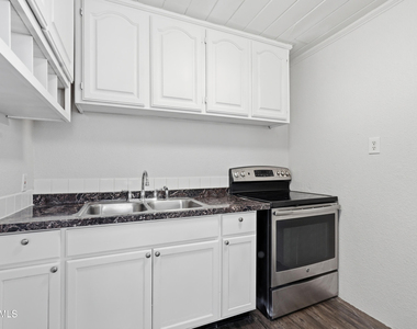 623 S Country Club Drive - Photo Thumbnail 7