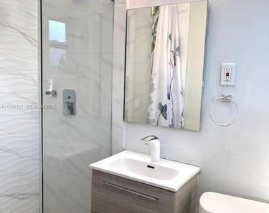 4580 Ne 3rd Avenue - Photo Thumbnail 9