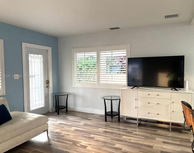 4580 Ne 3rd Avenue - Photo Thumbnail 4