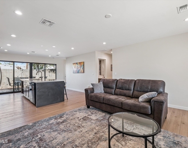 1726 N 74th Place - Photo Thumbnail 3