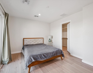 1726 N 74th Place - Photo Thumbnail 11