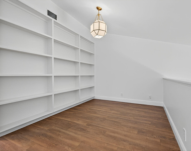 11352 Briarwood Place - Photo Thumbnail 10