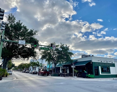 921 S M Street - Photo Thumbnail 42