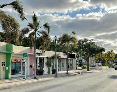 921 S M Street - Photo Thumbnail 44