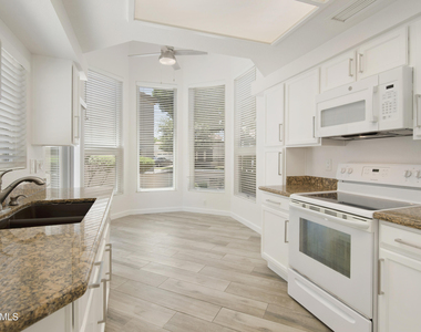 9505 N 106th Place - Photo Thumbnail 7
