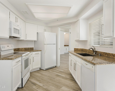 9505 N 106th Place - Photo Thumbnail 8