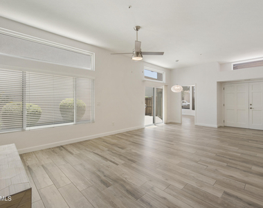 9505 N 106th Place - Photo Thumbnail 6