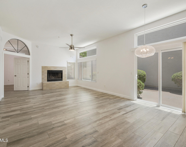 9505 N 106th Place - Photo Thumbnail 3