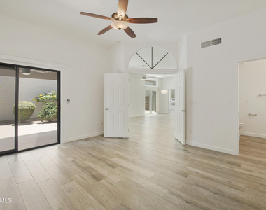 9505 N 106th Place - Photo Thumbnail 10