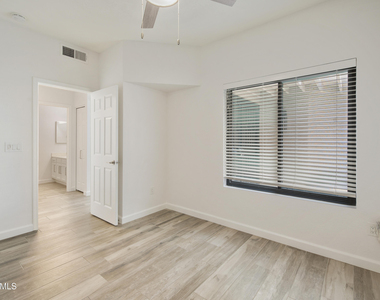 9505 N 106th Place - Photo Thumbnail 16