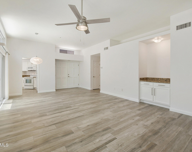 9505 N 106th Place - Photo Thumbnail 4