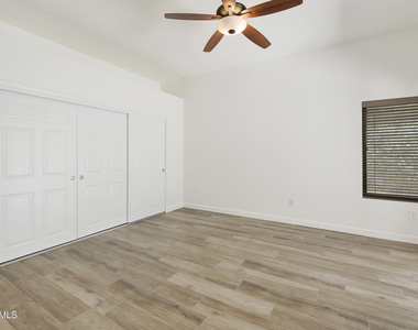 9505 N 106th Place - Photo Thumbnail 9