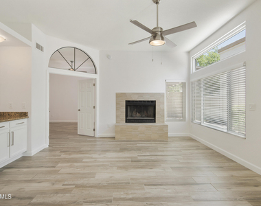 9505 N 106th Place - Photo Thumbnail 5
