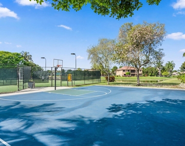 10771 Versailles Boulevard - Photo Thumbnail 59