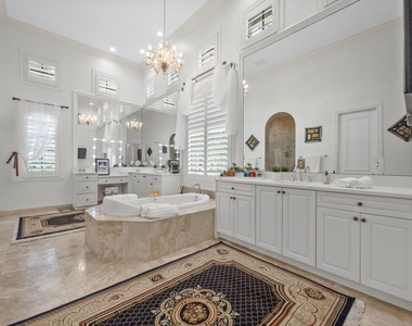 10771 Versailles Boulevard - Photo Thumbnail 19