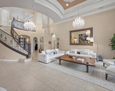 10771 Versailles Boulevard - Photo Thumbnail 5