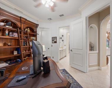10771 Versailles Boulevard - Photo Thumbnail 15