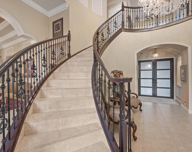 10771 Versailles Boulevard - Photo Thumbnail 22