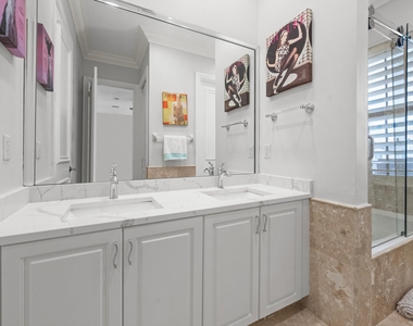10771 Versailles Boulevard - Photo Thumbnail 28