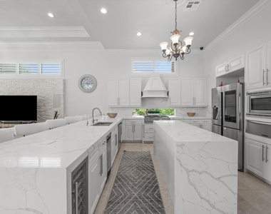 10771 Versailles Boulevard - Photo Thumbnail 9