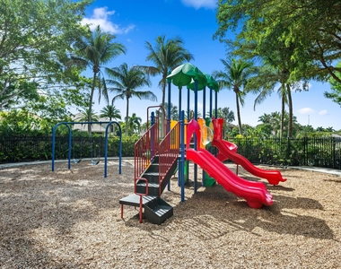 10771 Versailles Boulevard - Photo Thumbnail 57