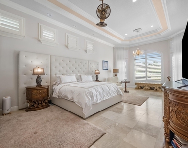 10771 Versailles Boulevard - Photo Thumbnail 17