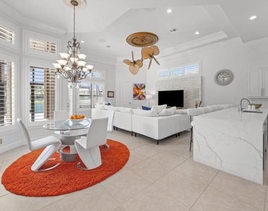 10771 Versailles Boulevard - Photo Thumbnail 10