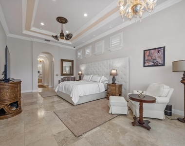 10771 Versailles Boulevard - Photo Thumbnail 18